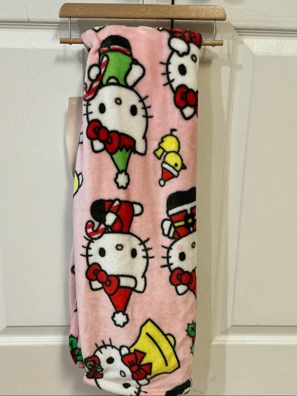 Hello Kitty Pink Christmas Holiday Silk Touch Throw Blanket. - Picture 3 of 3
